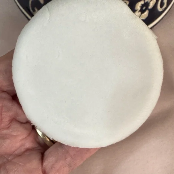 CHANEL Black Compact Mirror with Powder Puff Applicator NIB - Picture 5 of 6